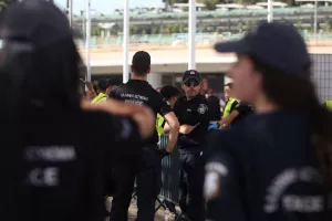 Ένταση και συλλήψεις έξω από το T-Center
