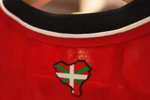 Χαμός στην Ισπανία με τη νέα φανέλα της Αθλέτικ/Θύελλα πολιτικών αντιδράσεων