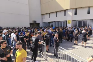 Προπόνηση με 10 χιλιάδες! (Φώτος)