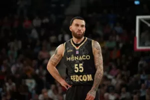 Ο Τζέιμς έμεινε εκτός Game 2 με την Μπουργκ λόγω οικονομικών οφειλών
