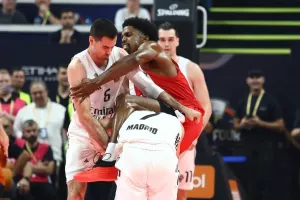 Ένταση ανάμεσα σε Καμπάσο και ΜακΚίσικ (Φώτος)