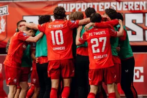 Γκέλα για Άγιαξ, αγκαλιά με το Champions League η Φέγενορντ