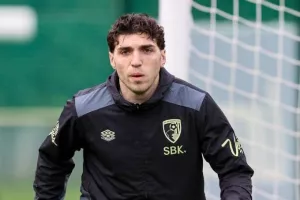 «Αγγίζει» το όνειρο της Premier League ο Μανδάς, ωφελημένος ο ΟΦΗ