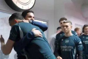 Η υποδοχή του Αρτέτα στους πρωταθλητές του, στην πρώτη προπόνηση μετά το πρωτάθλημα!