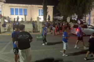 (Φώτος kerkida) Το γλέντησαν και μετά… καθάρισαν