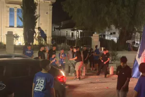 (Φώτος kerkida) Το γλέντησαν και μετά… καθάρισαν