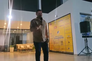 "ΑΠΟΕΛ ενωμένο, ποτέ νικημένο-Πάμε για νταμπλ τη νέα χρονιά" (Βίντεο)