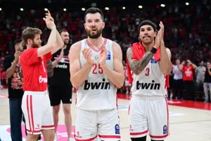 «Πίτερς αλάνι, για πάντα στο λιμάνι»: Όλο το ΣΕΦ ζήτησε την παραμονή του!