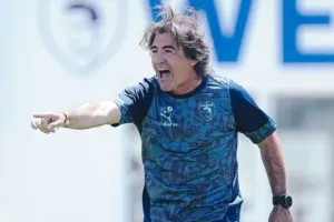 Θέλει να την κάνει... Παφάρα!