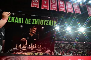 Αποθεωτική αφίσα για τον “Σκακιστή Μπαρτζώκα” – Παντού σκακιέρες στο ΣΕΦ
