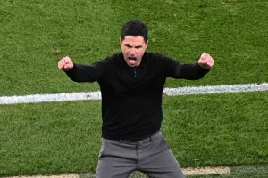 "Απόψε, είμαι ο μεγαλύτερος υποστηρικτής της Μπόρνμουθ!"
