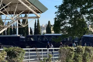 Ισχυρή αστυνομική δύναμη έξω από τα αποδυτήρια της Βαλένθια