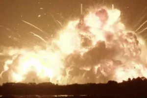 (Βίντεο) Εξερράγη πύραυλος της Blue Origin στο Ακρωτήριο Κανάβεραλ