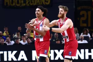 Στα αποδυτήρια με πρόβλημα τραυματισμού ο Ουόρντ