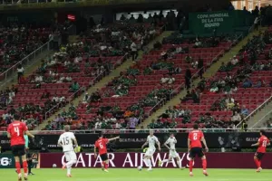 Αμέτρητα κενά καθίσματα στο Νότια Κορέα-Τσεχία για την πρεμιέρα του Μουντιάλ