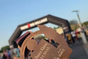 "Με τη φανέλα της ΑΕΛ στον τερματισμό ενός από τους δυσκολότερους αγώνες αντοχής στον κόσμο!"