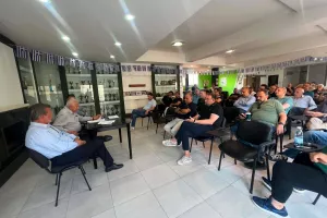 Σε εξέλιξη η Συνέλευση του Ολυμπιακού (Φώτος)