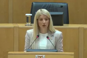 Live Streaming/Αννίτα Δημητρίου ΞΑΝΑ πρόεδρος της Βουλής!