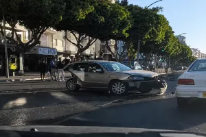 Σκηνές χάους στη Λεμεσό – Μεθυσμένος οδηγός παρέσυρε πέντε οχήματα (BINTEO)