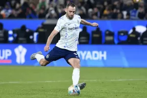 Ο Ντε Φράι αναμένεται σήμερα στην Αθήνα