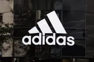 DEAL με Adidas