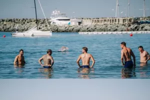 Μέσα! (Απόλλων)