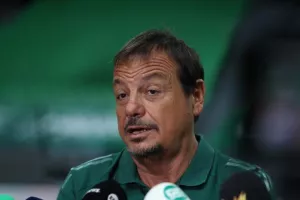 Αταμάν: «Πρώτη φορά στην καριέρα μου βλέπω αυτή τη διαφορά στις βολές»