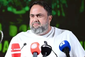 Μαρινάκης: «Για μένα ο Ολυμπιακός είναι ένας» - Το συμβολικό σκουφάκι 