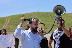 Νέες διαμαρτυρίες εναντίον του τουριστικού σχεδίου που συνδέεται με την οικογένεια Τραμπ
