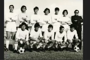 (ΦΩΤΟ-1977) Ο σκόρερ Μαυρουδής και οι άλλοι!