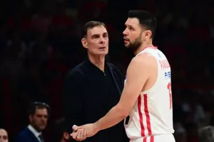 Μπαρτζώκας: «Η ομάδα που θέλει τίτλους, δεν μπορεί να λέει πως είναι κουρασμένη»