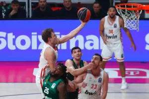 "Ερυθρόλευκο" προβάδισμα... παρά την επική αντεπίθεση του Παναθηναϊκού!