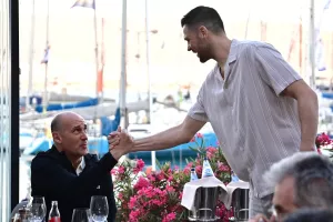 Σχέση... δεκαετίας (και βάλε)!