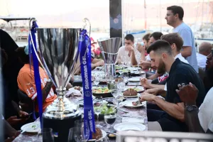 ΚΛΙΚΣ απ' το δείπνο των πρωταθλητών!