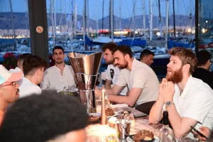 ΚΛΙΚΣ απ' το δείπνο των πρωταθλητών!