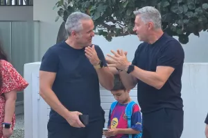 (Φώτος Kerkida) Εγκαίνια...στη Λάρνακα