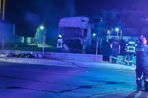 Στις φλόγες ρυμουλκό στη Λεμεσό - Καταστράφηκε ολοσχερώς
