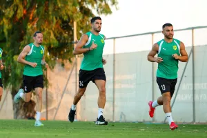 Δύο φεύγουν και τρεις πάνε δανεικοί