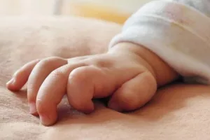 Νεκρό βρέφος 17 μηνών που μεταφέρθηκε σε νοσοκομείο της Πάτρας