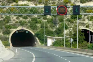 Έχει κλείσει η αριστερή λωρίδα κυκλοφορίας