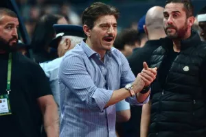 "Όλα αυτά μπας και γλιτώσω από το 100-0 κατά..."