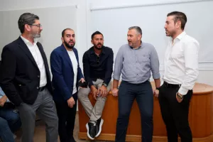 ΟΛΑ όσα έγιναν στην Συνέλευση της Ανόρθωσης (Φώτος)