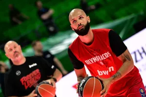 Έντονες αποδοκιμασίες στον Φουρνιέ