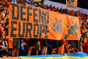 "Βγαίνει όλη η Ευρώπη στους δρόμους, ελπίζοντας να σώσει ό,τι σώζεται πλέον"