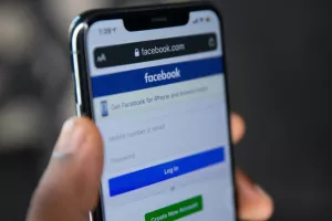 "Έπεσαν" Facebook και Messenger/Προβλήματα και στο Instagram