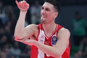 Ο Άρης Betsson κλείνει τον Γιαννούλη Λαρεντζάκη