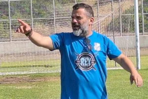 Ανανέωσε με τον κόουτς Λαζάρου