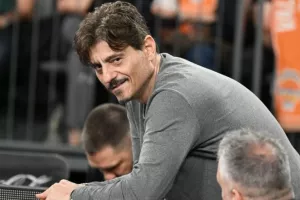 Ο Γιαννακόπουλος έβαλε τον Μπαρτζώκα στο περίφημο τραπεζάκι στο Σούνιο: «Κάθεται λάθος άνθρωπος»
