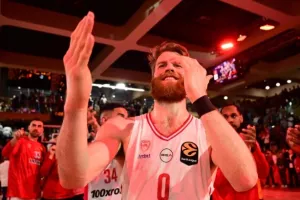 Σε συζητήσεις για αναπροσαρμογή συμβολαίου με τον Ολυμπιακό ο Γουόκαπ