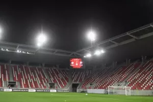 Στο DVTK Stadion ο Λοίζος;